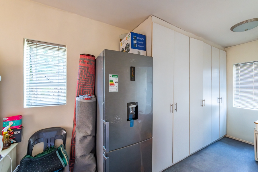 1 Bedroom Property for Sale in Oakglen Western Cape